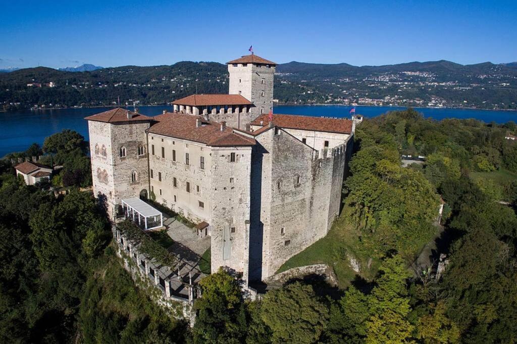Lago Maggiore, Leggiuno, Ampio Appartamento Extérieur photo