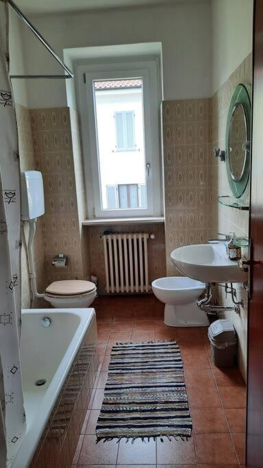 Lago Maggiore, Leggiuno, Ampio Appartamento Extérieur photo
