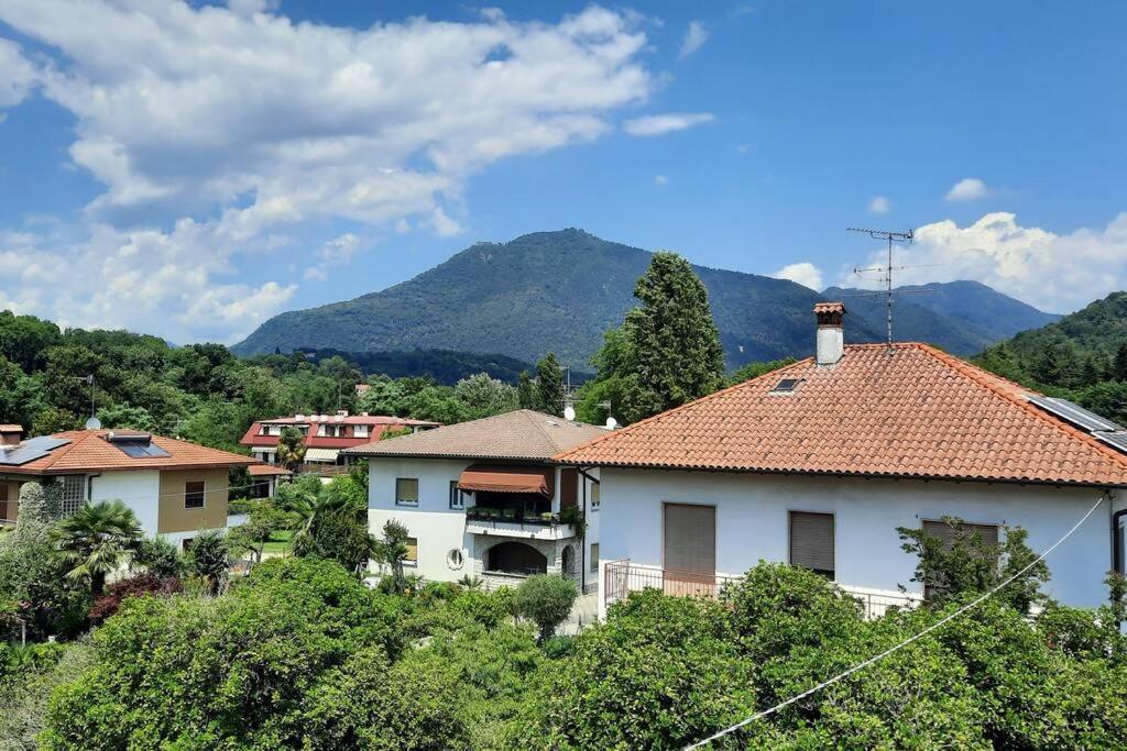 Lago Maggiore, Leggiuno, Ampio Appartamento Extérieur photo